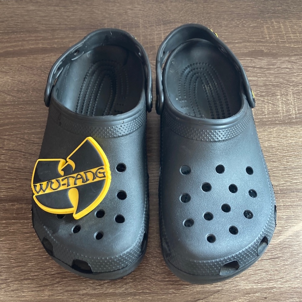 Pre Owned Crocs Classic "Wu-Tang Clan" Men's Clog Size M8 W10